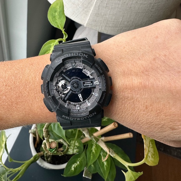 G-Shock Protection Watch Rose Detailing - Picture 1 of 5